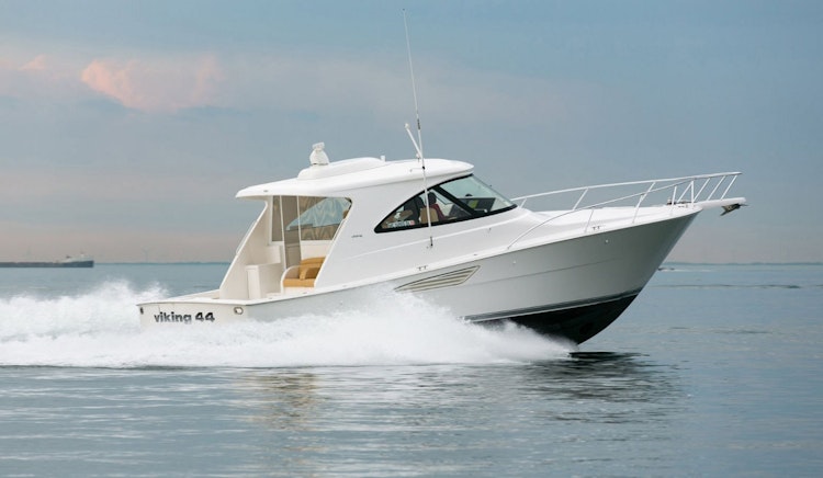 Starboard Profile of 44 Sport Coupe