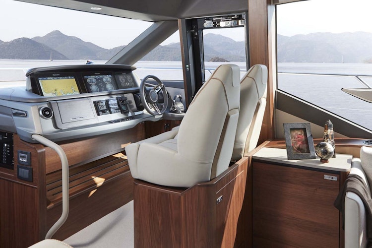 helm station and captain's chairs