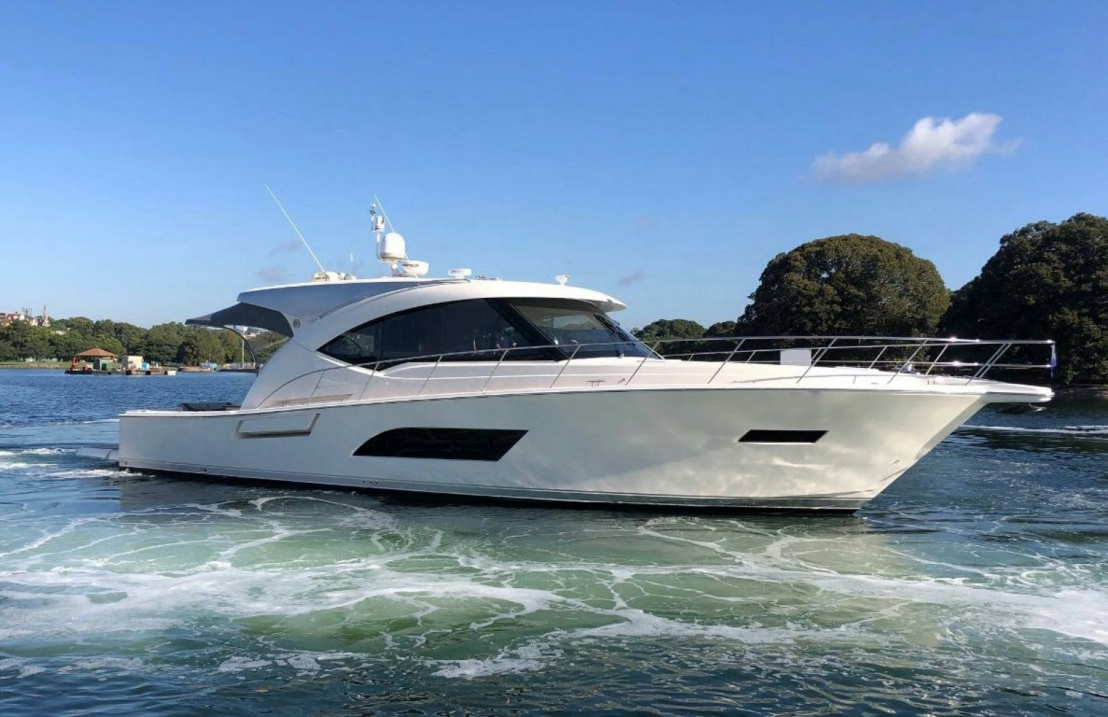 riviera 565 suv yacht