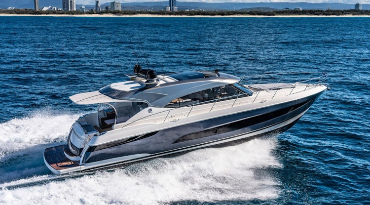 Riviera 5400 Sport Yacht Platinum