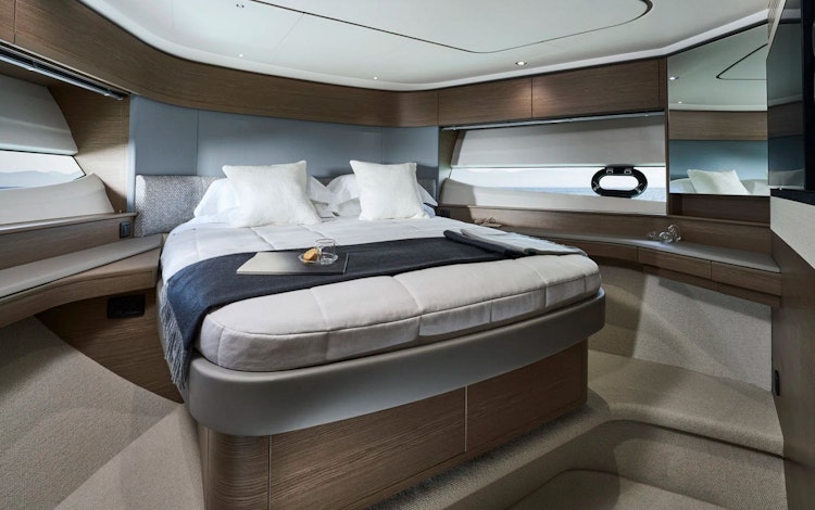 forward vip stateroom bed
