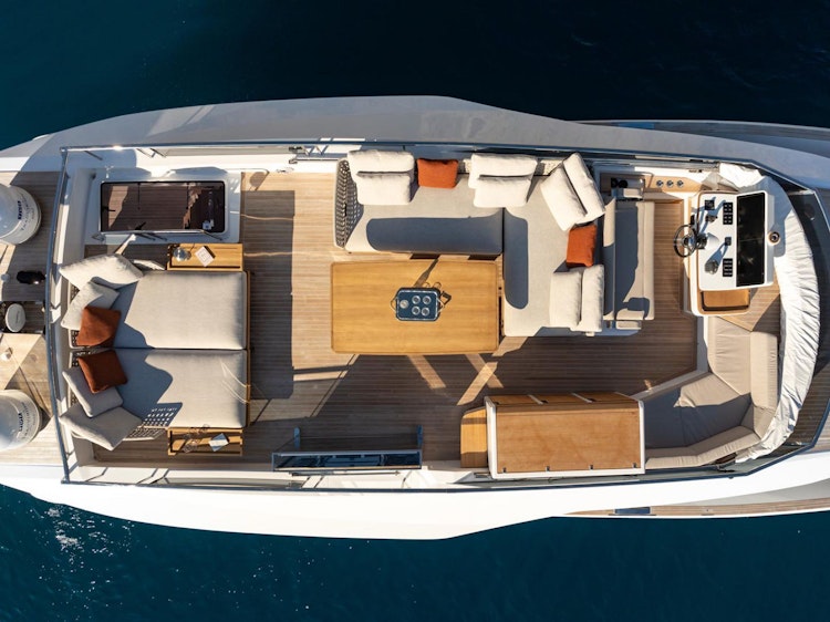flybridge overhead view of pardo e72