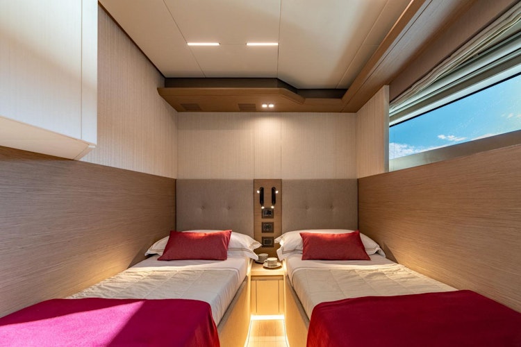 side by side twin beds in third cabin