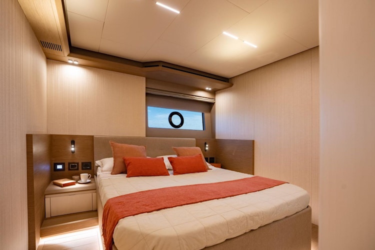 vip stateroom on pardo endurance 72