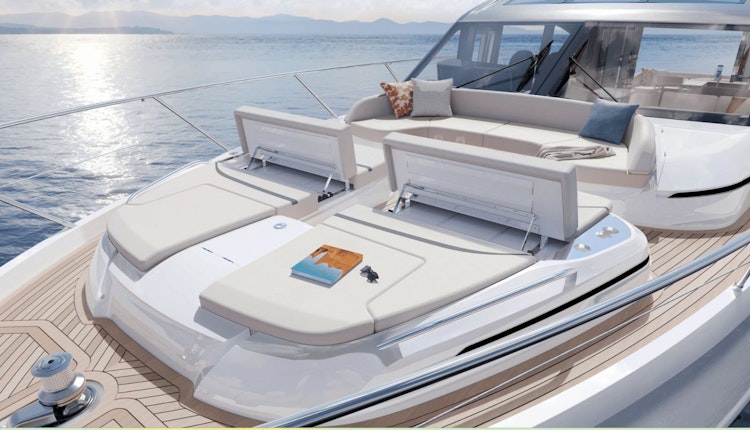 foredeck sunpad headrests facing opposite direction towards cockpit