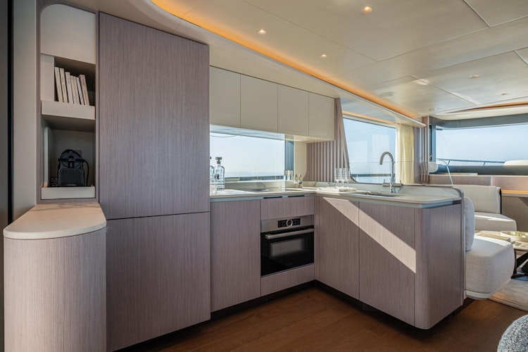 Absolute Yachts Navetta 62