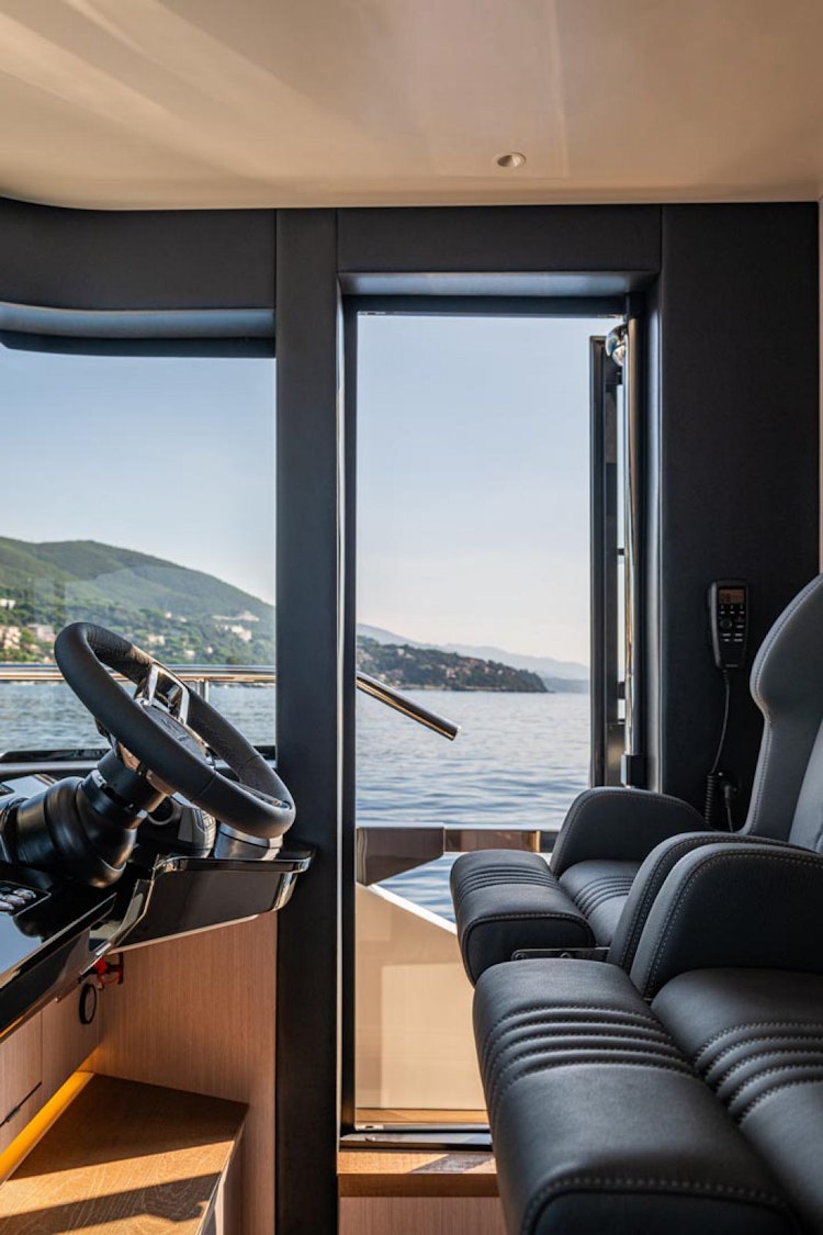 Absolute Yachts Navetta 62