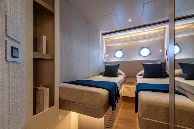 Absolute Yachts Navetta 62