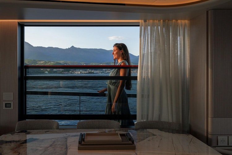 Absolute Yachts Navetta 62