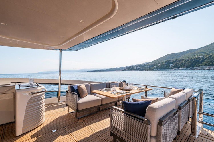 Absolute Yachts Navetta 62