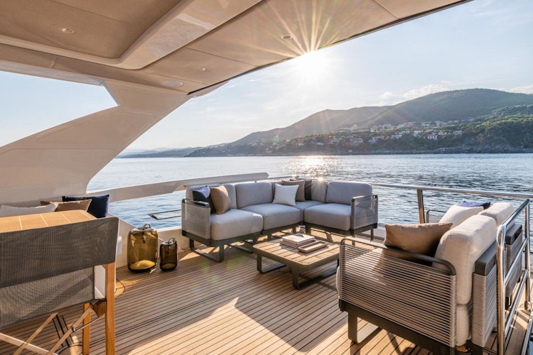 Absolute Yachts Navetta 62