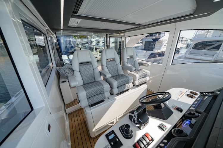 three helm seats in pilothouse