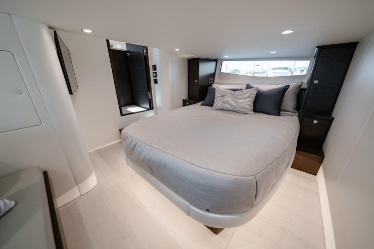 main cabin queen berth