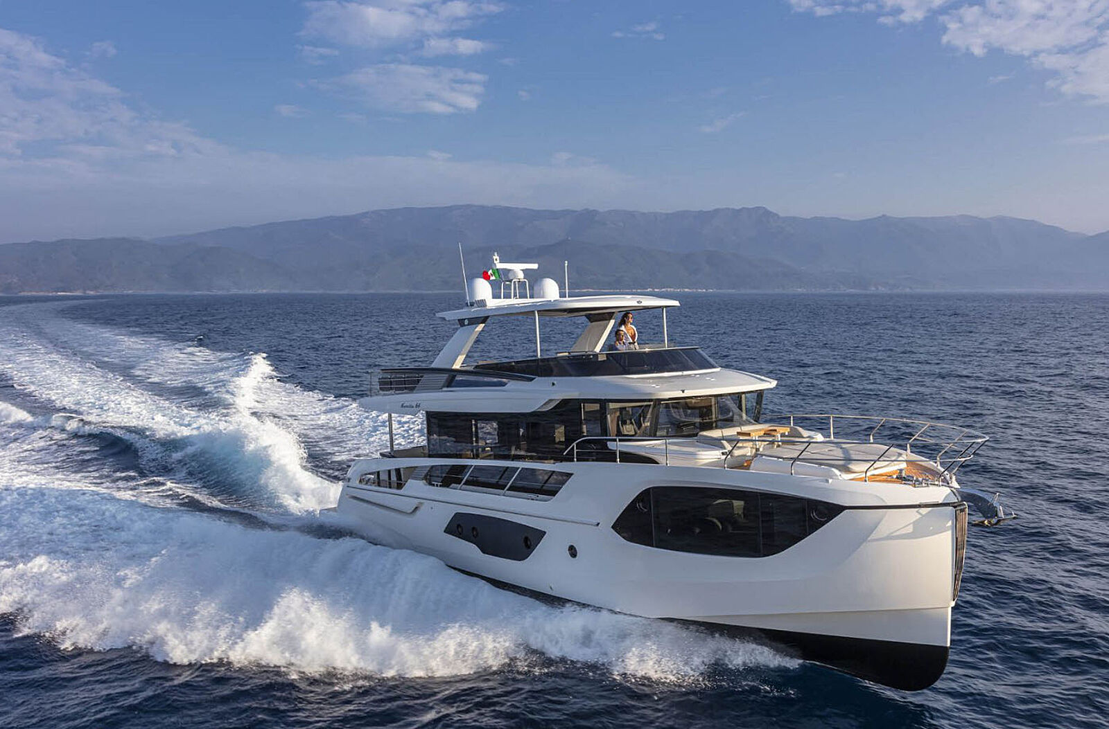 absolute yachts navetta 64