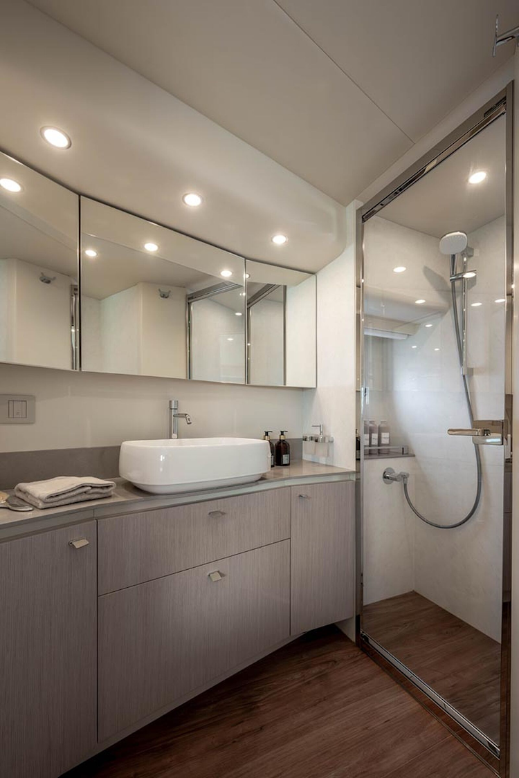 bathroom sink and shower in navetta 50