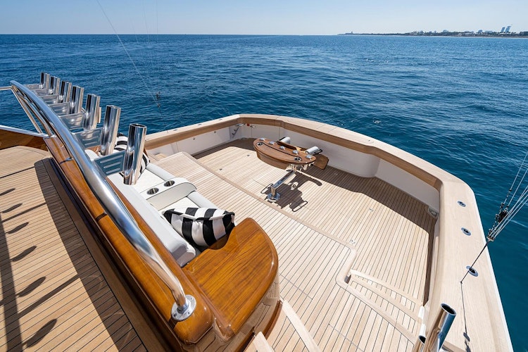 rod holders and chair on cockpit - 90c