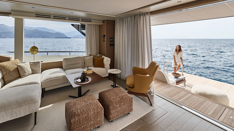 cockpit-doors-open-to-salon-on-prestige-m7