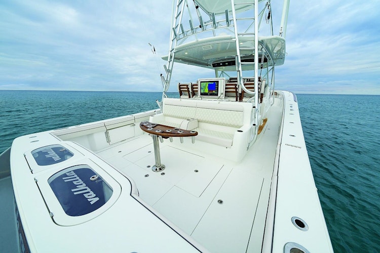 cockpit transom livewell on cockpit - v55