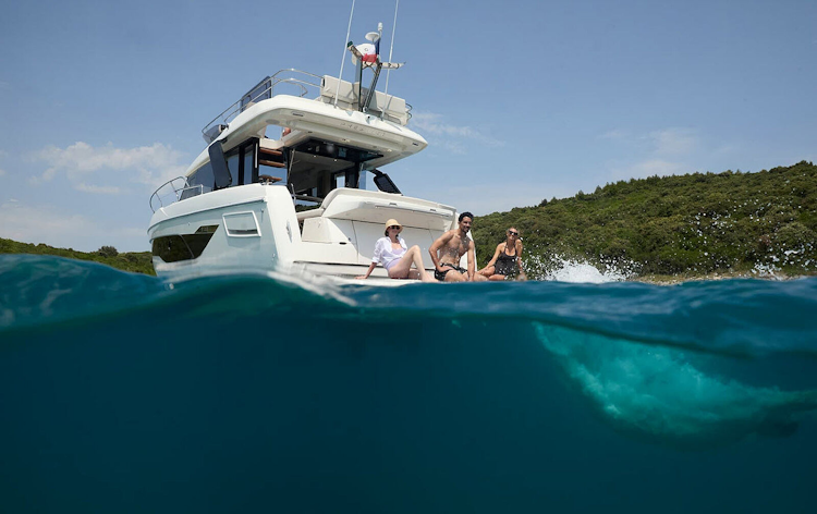 Prestige Yachts F4.3
