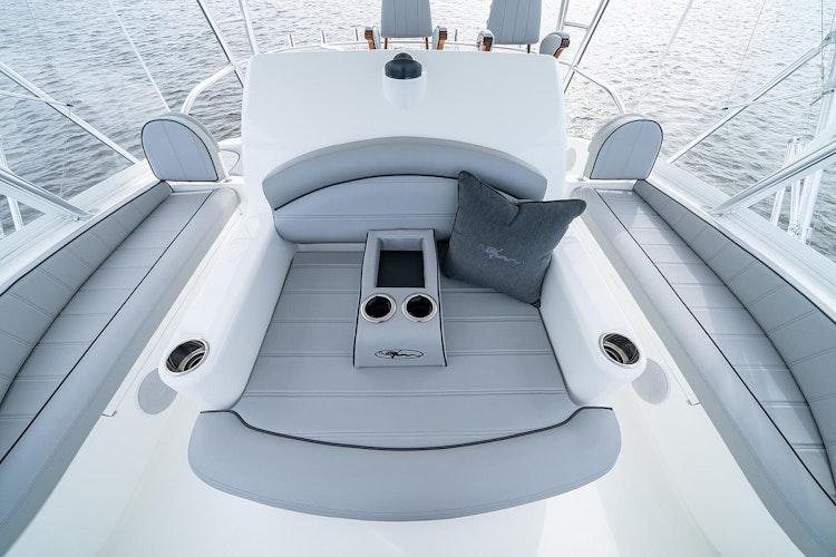  flybridge seating forward of helm