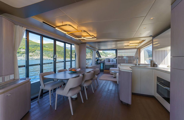 interior dining table - absolute 70 fly