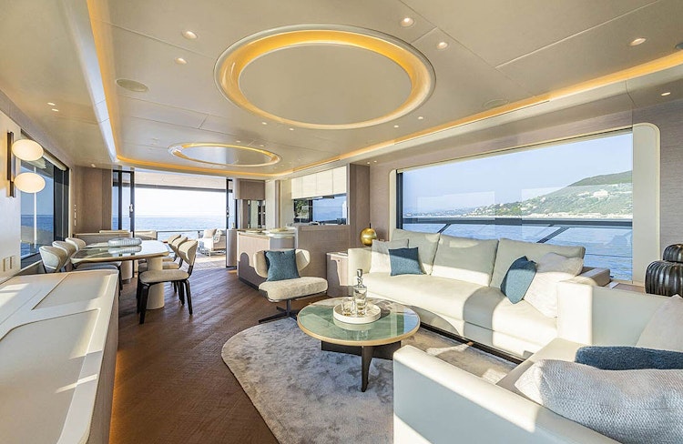 interior salon in used absolute navetta 70