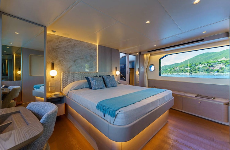 main cabin with big windows on 70 fly