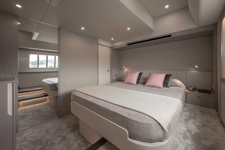 mater bedroom in absolute navetta 50