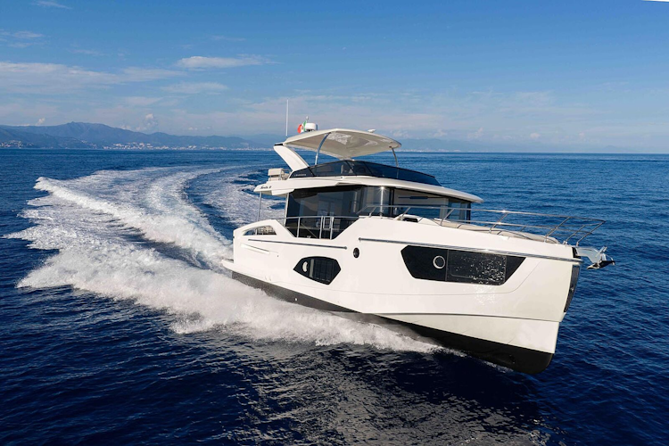 absolute navetta 50 cruising in the ocean