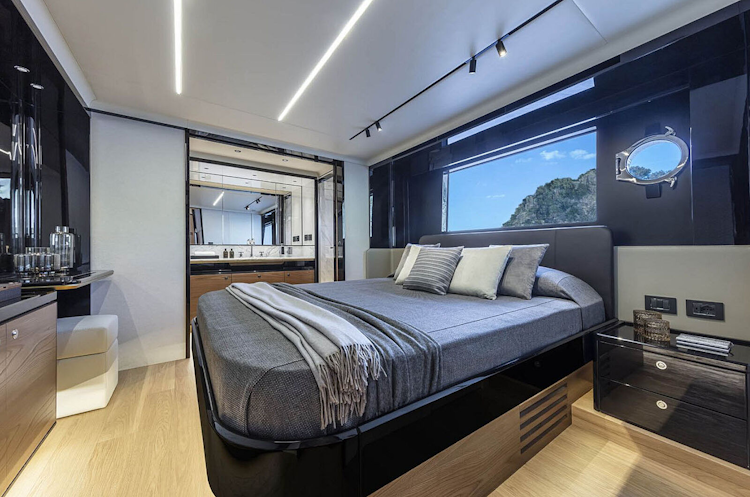 navetta 64 main cabin