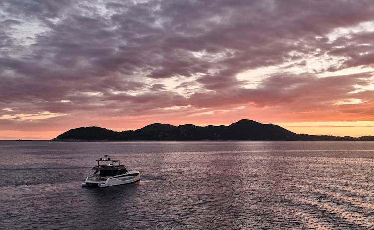 prestige-m7-cruising-at-sunset