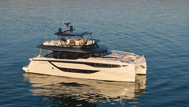 prestige-m8-evo-power-catamaran