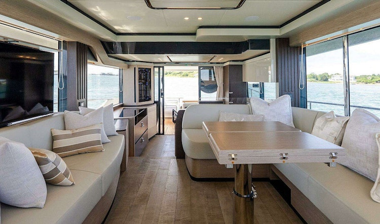 salon inside used navetta 53