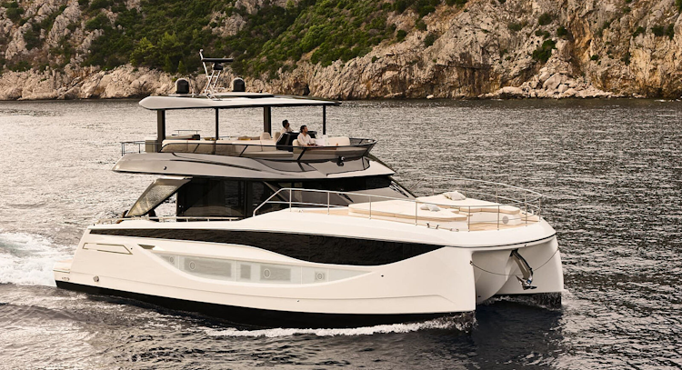 starboard-side-profile-of-prestige-m7
