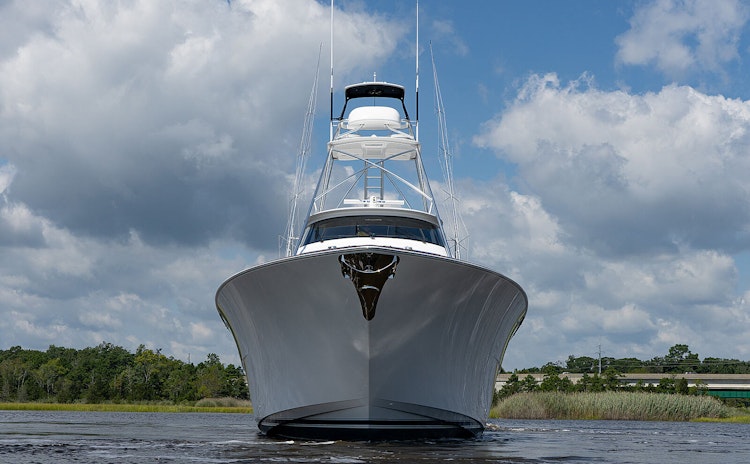bow and windlass on viking 82 enclosed