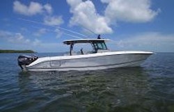 Hydra-Sports 42 idle Image Starboard 