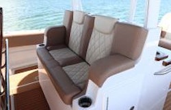 HCB Hydra-Sports 42 Additional Helm 2nd Row Seating