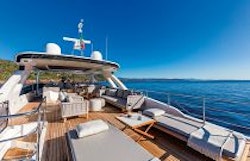 Absolute 73 Navetta Aft Bridge Sun Lounger Area