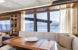 Absolute Yachts 64 Flybridge Dinette Salon