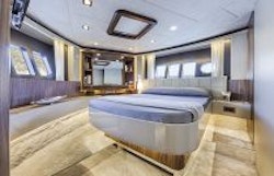 Absolute Yachts 64 Flybridge Master Cabin