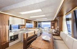 Absolute Yachts 64 Flybridge Salon