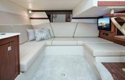 Cruisers Yachts 38 Express