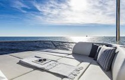 Absolute 58 FLY Bow Portuguese Seating