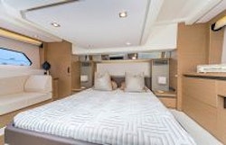 Prestige Yachts 460S Master Cabin