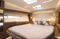 Prestige Yachts 520 FLY Forward Stateroom Slip Bed