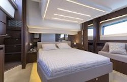 Prestige Yachts 520 FLY Master Stateroom