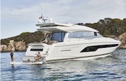 Prestige Yachts 630S Hydraulic Platform