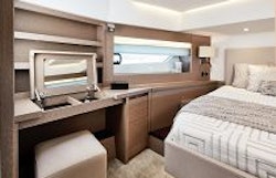 Prestige Yachts 630S Vanity
