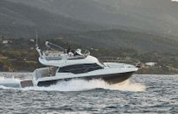 Prestige Yachts 420 Fly running full speed