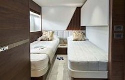 side by side bunks guest suite